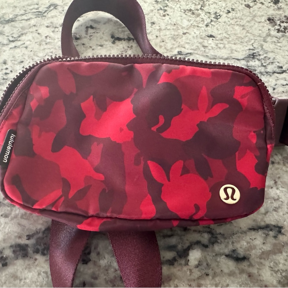 Lululemon Everywhere Belt bag
